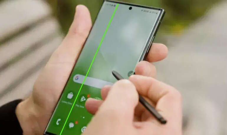 Samsung пропонує заміну дисплея для Galaxy S21 і S22 із проблемою зеленою смугою