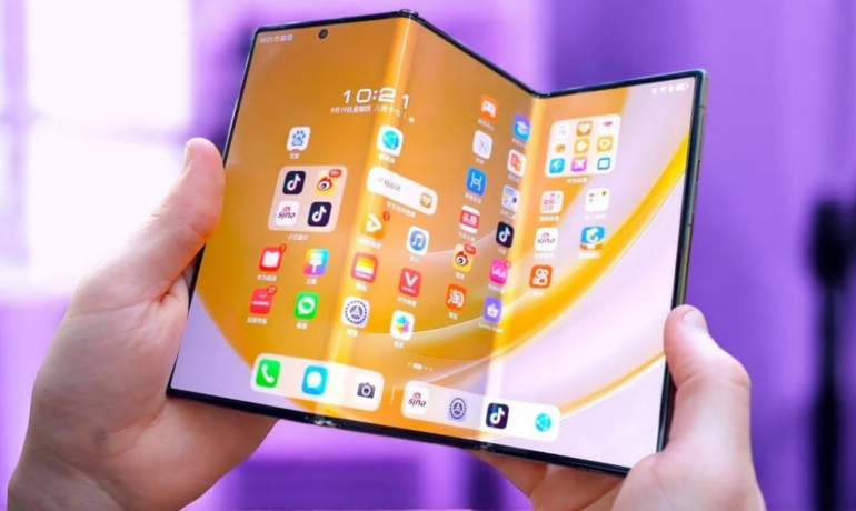 Перший складний телефон Samsung, що складається втричі, вийде вже влітку